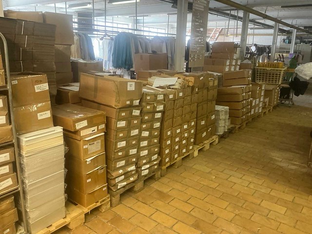 T&g+malzahn grote partij verpakkingsmateriaal voor shirts en blouses - afbeelding 1 van  22