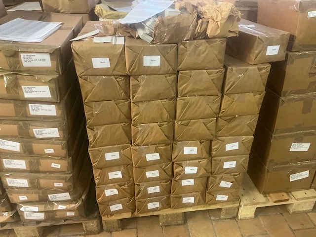 T&g+malzahn grote partij verpakkingsmateriaal voor shirts en blouses - afbeelding 21 van  22