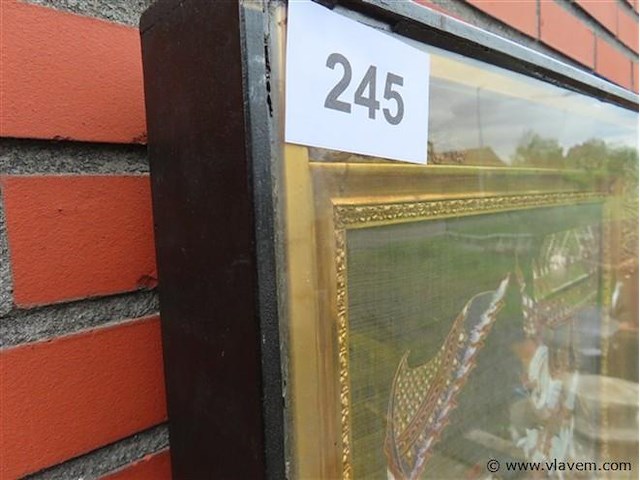 Thais werk op zijde achter glas - afbeelding 4 van  4