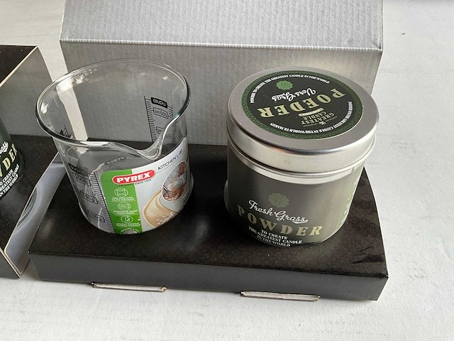The greatest candle poeder set, maak je eigen kaars geur vers gras (33x) - afbeelding 3 van  5
