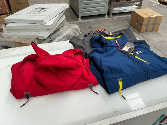 The wild stream diverse windbreakers unisex (18x) - afbeelding 1 van  7