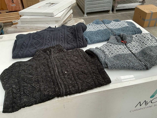 The wild stream en t-traxx diverse gillets dames/heren (ca. 36x) - afbeelding 1 van  4