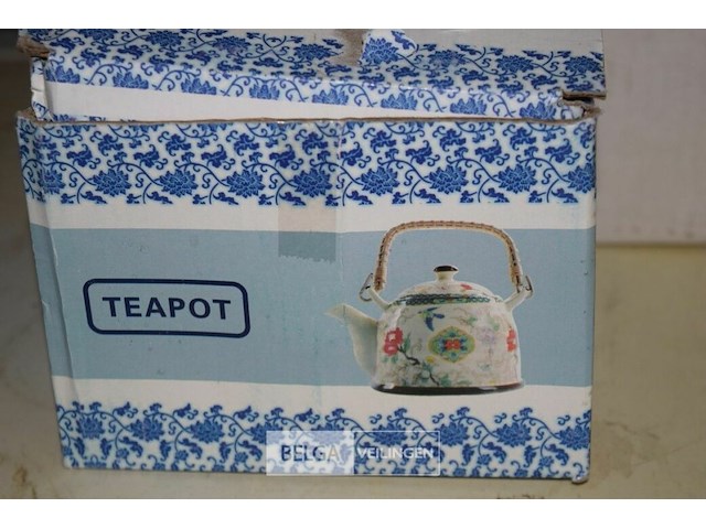 Theepot en doos papieren inpakzakjes - afbeelding 2 van  3