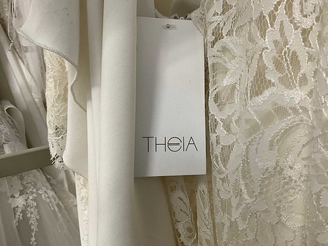 Theia bruidsjurken (9x) - afbeelding 15 van  22