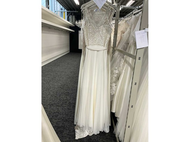 Theia bruidsjurken (9x) - afbeelding 19 van  22