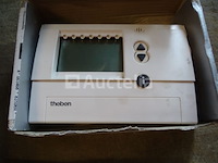 Thermostaten, thermostatische kleppen, diverse fittingen in een pvc-bak - afbeelding 2 van  8