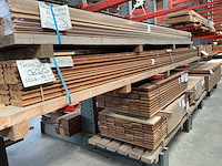 Thermowood dennen tand-en groef planken (31x) - afbeelding 1 van  4