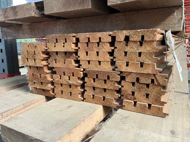 Thermowood dennen tand-en groef planken (31x) - afbeelding 2 van  4