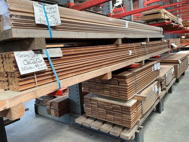 Thermowood dennen tand-en groef planken (31x) - afbeelding 1 van  4