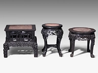 Three chinese carved hardwood bases, incl. a large square base, intricately carved in openwork, late qing, h 41 - 45 x 45 cm - afbeelding 3 van  6