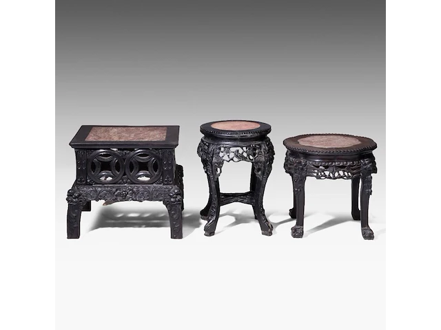 Three chinese carved hardwood bases, incl. a large square base, intricately carved in openwork, late qing, h 41 - 45 x 45 cm - afbeelding 4 van  6