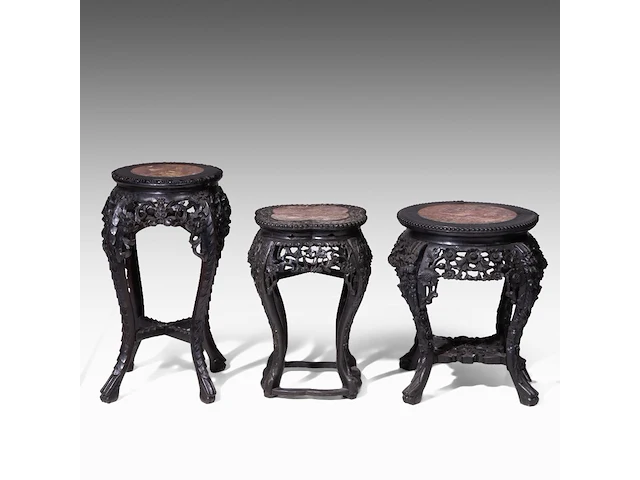 Three chinese carved hardwood bases, open-work carved with a floral motif, late qing, h 48 - 49 - 61 cm - afbeelding 4 van  6