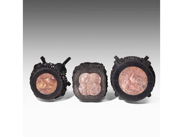 Three chinese carved hardwood bases, open-work carved with a floral motif, late qing, h 48 - 49 - 61 cm - afbeelding 6 van  6