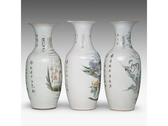 Three chinese famille rose 'figures in a garden' vases, all with a signed text on the back, republic period, h 56 - 58 cm - afbeelding 4 van  6