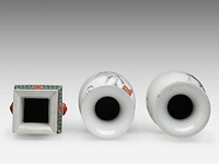 Three chinese famille rose vases, incl. a 'flowers in antiquities' fanghu vase, two vases with animated scenes, late 19thc, tallest h 58 cm - afbeelding 5 van  6
