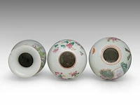Three chinese famille rose ware, incl. a fine 'immortals' melon-shaped ginger jar, all late 19thc, total h 22,5 - h 42 cm - afbeelding 5 van  8