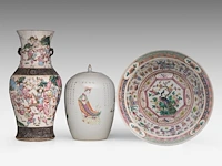 Three chinese famille rose ware, incl. a washing basin, a nanking ware vase, a wu shuang pu ginger jar, 19thc, h 13 - ø 39 cm / h 46 cm / total h 32 cm