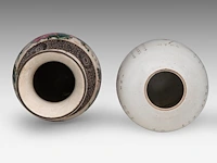 Three chinese famille rose ware, incl. a washing basin, a nanking ware vase, a wu shuang pu ginger jar, 19thc, h 13 - ø 39 cm / h 46 cm / total h 32 cm - afbeelding 8 van  11