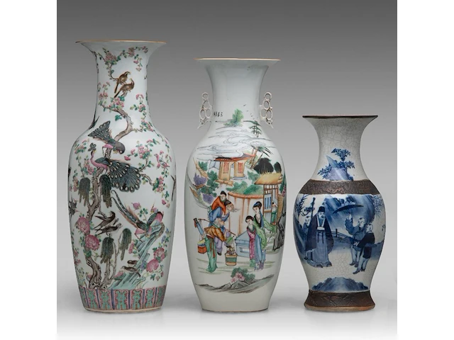 Three chinese vases, incl. a famille rose 'one hundred birds' vase with the top turquoise glazed, all 19thc, tallest h 61 cm - afbeelding 1 van  11