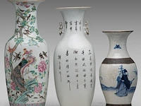 Three chinese vases, incl. a famille rose 'one hundred birds' vase with the top turquoise glazed, all 19thc, tallest h 61 cm - afbeelding 5 van  11
