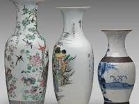 Three chinese vases, incl. a famille rose 'one hundred birds' vase with the top turquoise glazed, all 19thc, tallest h 61 cm - afbeelding 10 van  11