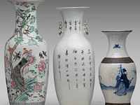 Three chinese vases, incl. a famille rose 'one hundred birds' vase with the top turquoise glazed, all 19thc, tallest h 61 cm - afbeelding 11 van  11
