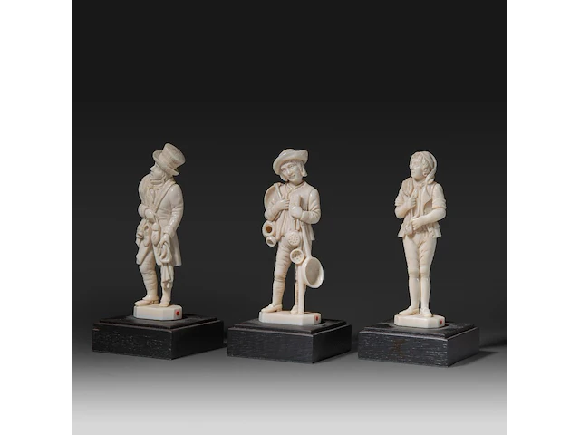 Three ivory sculptures on wooden bases depicting young men of various professions, signed migeon, 19thc, all total h 13 cm - ivory h 11 cm - total weight (together) ca. 400g (+) - afbeelding 2 van  6