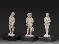 Three ivory sculptures on wooden bases depicting young men of various professions, signed migeon, 19thc, all total h 13 cm - ivory h 11 cm - total weight (together) ca. 400g (+) - afbeelding 2 van  6