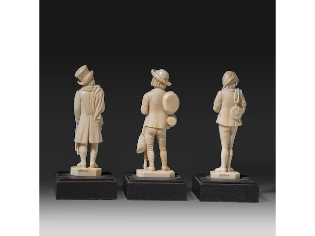 Three ivory sculptures on wooden bases depicting young men of various professions, signed migeon, 19thc, all total h 13 cm - ivory h 11 cm - total weight (together) ca. 400g (+) - afbeelding 4 van  6