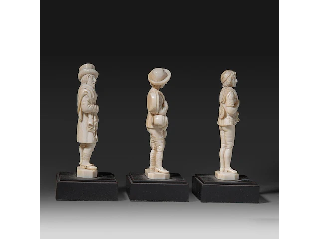 Three ivory sculptures on wooden bases depicting young men of various professions, signed migeon, 19thc, all total h 13 cm - ivory h 11 cm - total weight (together) ca. 400g (+) - afbeelding 5 van  6
