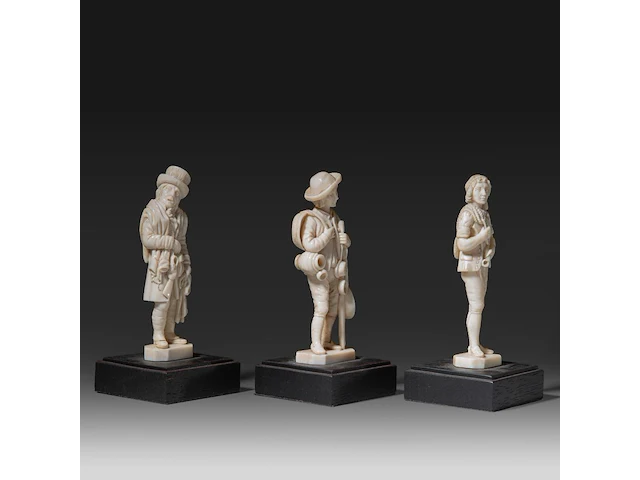 Three ivory sculptures on wooden bases depicting young men of various professions, signed migeon, 19thc, all total h 13 cm - ivory h 11 cm - total weight (together) ca. 400g (+) - afbeelding 6 van  6