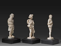 Three ivory sculptures on wooden bases depicting young men of various professions, signed migeon, 19thc, all total h 13 cm - ivory h 11 cm - total weight (together) ca. 400g (+) - afbeelding 6 van  6