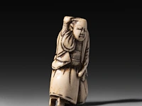 Three japanese hippo/staghorn netsuke of figures, edo/meiji period (19thc), h 5,5 cm / w 3,7 cm / h 4,7 cm (*) - afbeelding 5 van  7