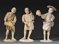 Three japanese ivory okimono of farmers, all signed, meiji period (1868-1912), h 18 cm - 239g / h 17 cm - 218g / h 17 cm - 217g (+)