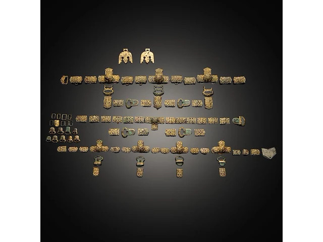 Three sets of chinese gilt bronze repoussé and open-work strap plaques or horse trappings with floral motifs, liao dynasty (907–1125) - afbeelding 1 van  10