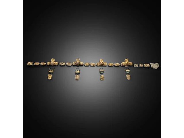 Three sets of chinese gilt bronze repoussé and open-work strap plaques or horse trappings with floral motifs, liao dynasty (907–1125) - afbeelding 5 van  10