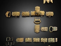 Three sets of chinese gilt bronze repoussé and open-work strap plaques or horse trappings with floral motifs, liao dynasty (907–1125) - afbeelding 7 van  10