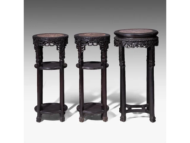 Three tall chinese carved hardwood stands, including a pair and all set with a marble top, late qing, h 80 - 83 cm - afbeelding 2 van  6