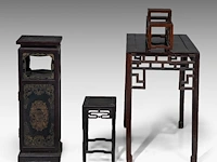 Three tall chinese carved hardwood stands, late qing dynasty, h 92–102 cm - afbeelding 3 van  5