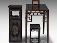 Three tall chinese carved hardwood stands, late qing dynasty, h 92–102 cm - afbeelding 5 van  5
