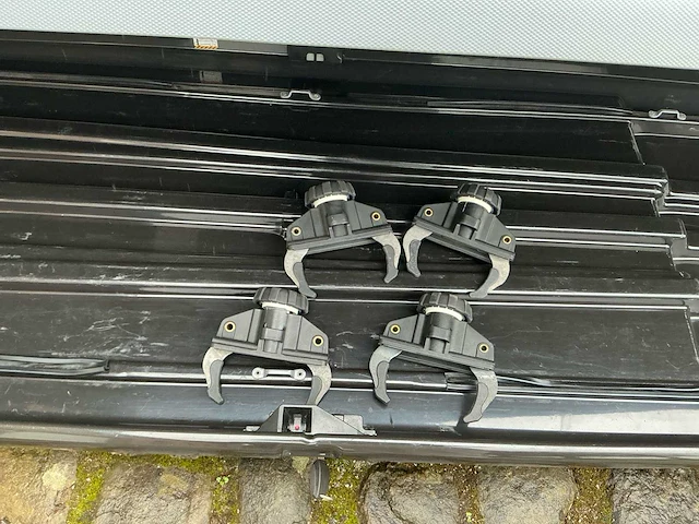 Thule touring 700 afsluitbare dakkoffer met sleutel - afbeelding 7 van  9
