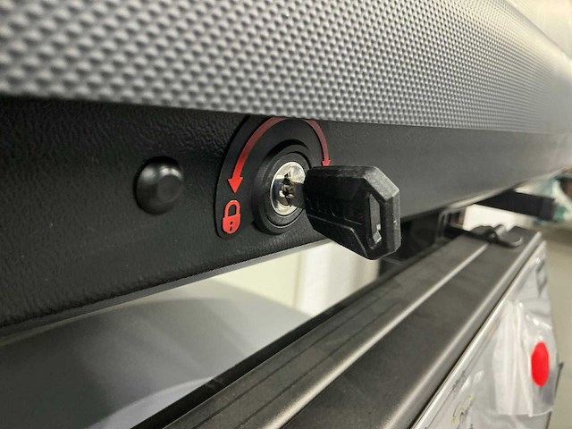 Thule touring m dakkoffer - afbeelding 2 van  2