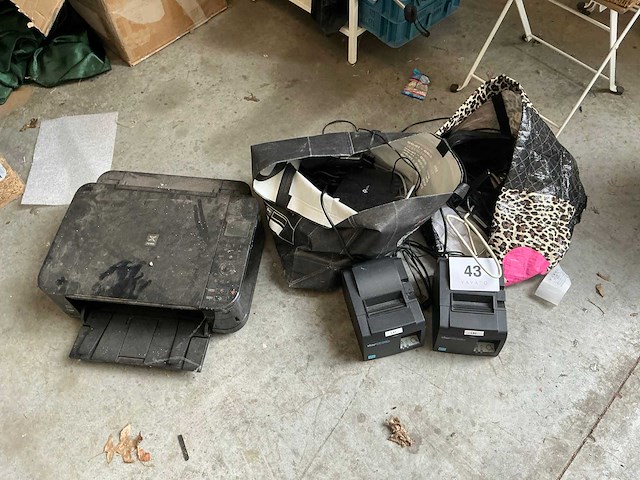 Ticketprinter (2x) + kopieerapparaat + divers it-materiaal - afbeelding 1 van  5