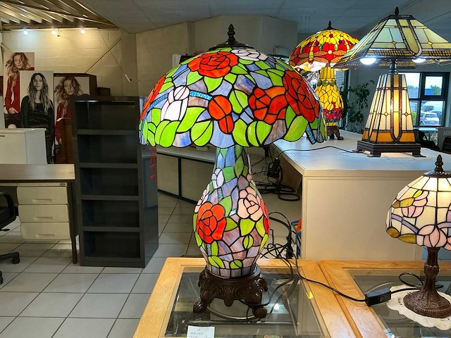 Tiffany tafellamp - afbeelding 1 van  4