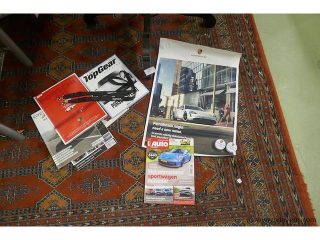 Tijdschriften porche - afbeelding 1 van  1