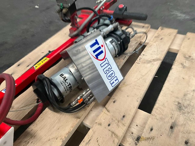 Tiltech pneumatisch hefsysteem met deurengrijper - afbeelding 15 van  24