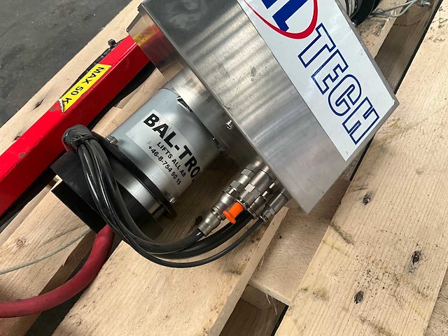 Tiltech pneumatisch hefsysteem met deurengrijper - afbeelding 16 van  24