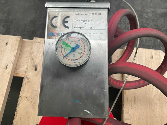 Tiltech pneumatisch hefsysteem met deurengrijper - afbeelding 12 van  24