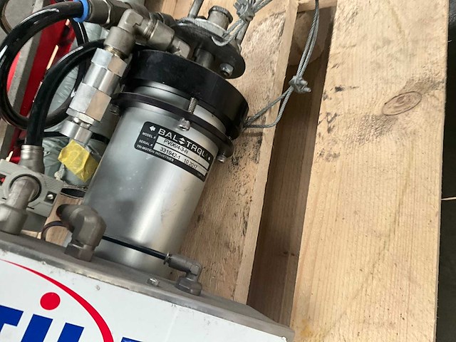 Tiltech pneumatisch hefsysteem met deurengrijper - afbeelding 16 van  24