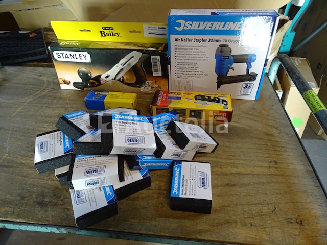 Timmermateriaal (zie detail) - afbeelding 1 van  8